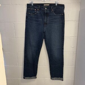 Woman’s Levi Blue Jeans wedgie straight